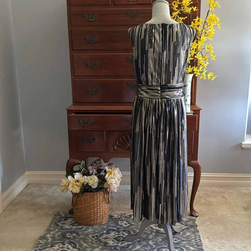 Vince Camuto Elegant Navy and Gold Supplice Dress Size 14 NWT - Picture 10 of 15